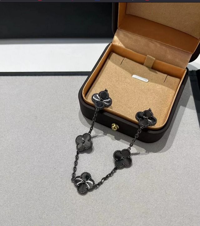 Van Cleef Full Black